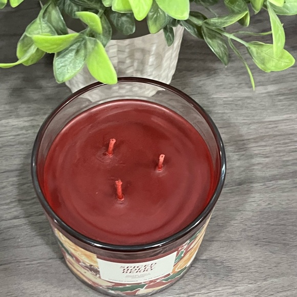Sonoma Spiced Holly Berry Candle - NEW - Picture 2 of 5